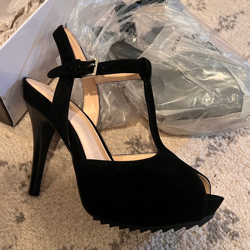 Nine West Mary Jean heels